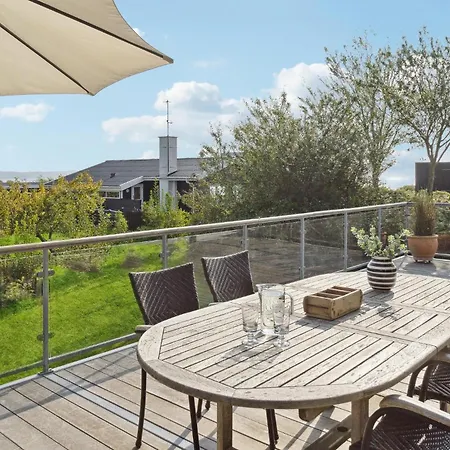 3 Bedroom Amazing In Ferienhaus *